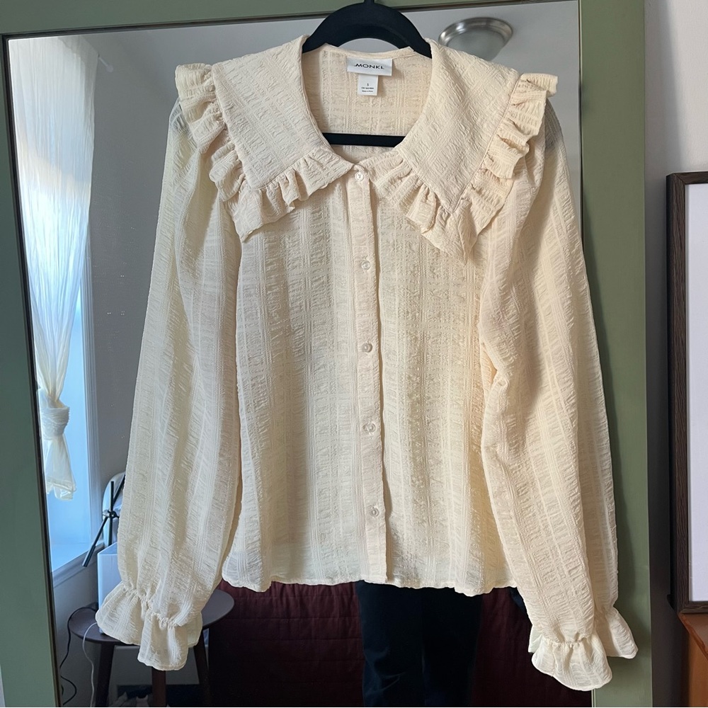 MONKI Ruffled Collar Blouse